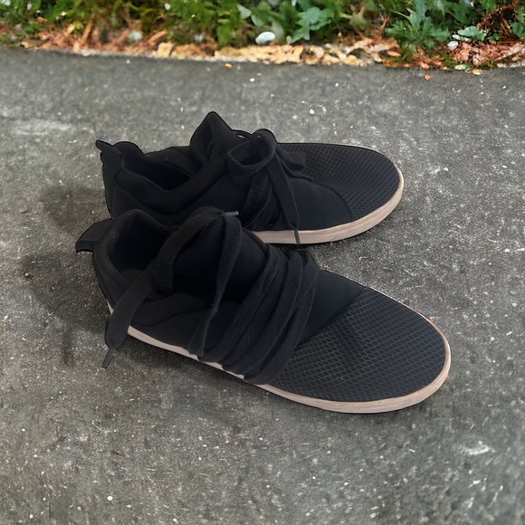 Steve Madden black stretch sneaker. Super comfy. SZ 6.5 - Picture 5 of 10